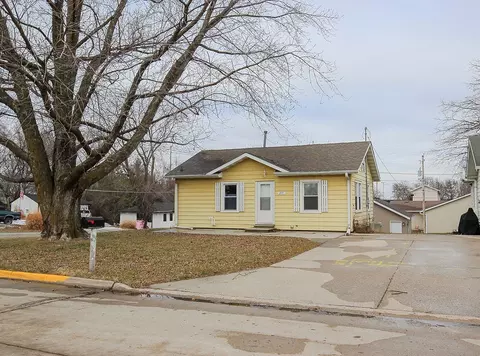 277 W M Ave, Nevada, IA 50201