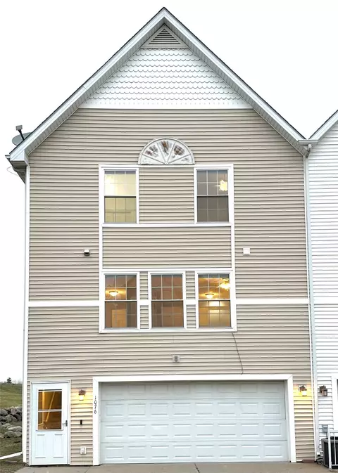 1076 10th Ave NW, Altoona, IA 50009
