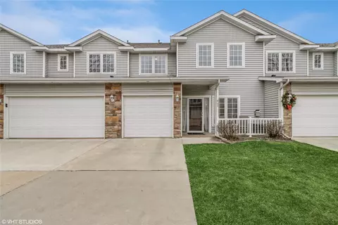 500 N Valley Dr #805, Des Moines, IA 50312