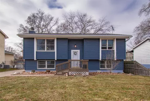 6012 SW 12th St, Des Moines, IA 50315