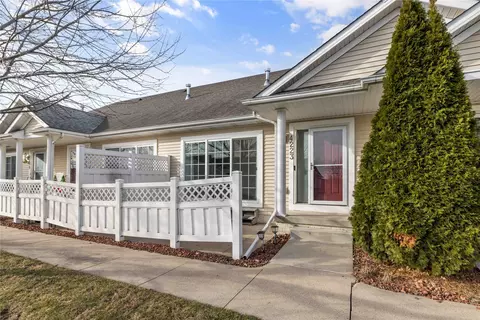 4223 155th St, Urbandale, IA 50323