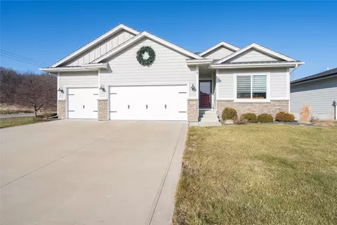 3477 Grand Valley Dr, West Des Moines, IA 50265