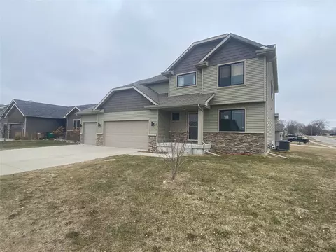 501 Sycamore Dr NW, Bondurant, IA 50035