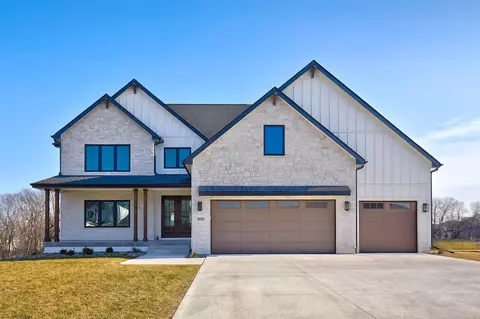 8031 NW 106th Ct, Johnston, IA 50131