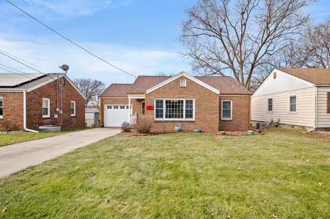 1008 65th St, Windsor Heights, IA 50324