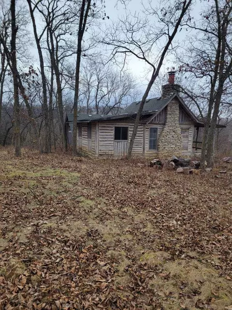 2801 Rustic Ave, Peru, IA 50222