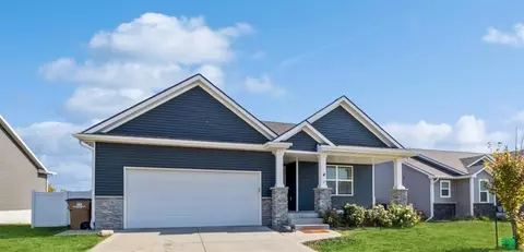 521 Shiloh Rose Pkwy NW, Bondurant, IA 50035