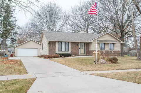 4518 71st Pl, Urbandale, IA 50322