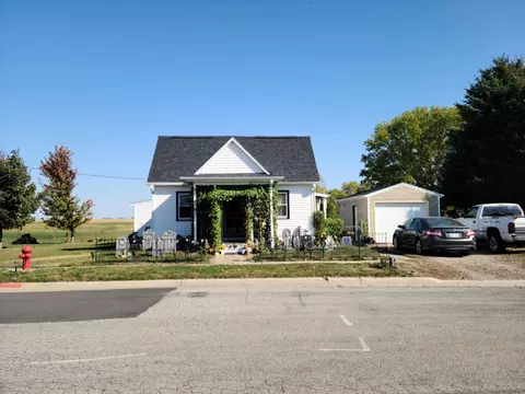 209 N High St, Baxter, IA 50028