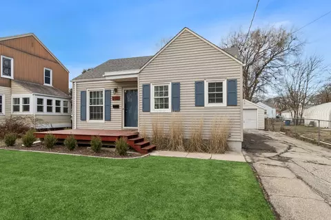 2412 47th St, Des Moines, IA 50310