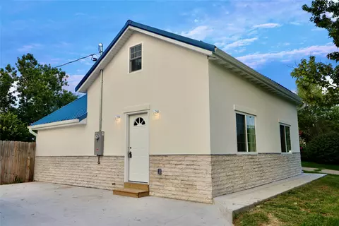 1001 E Robinson St, Knoxville, IA 50138