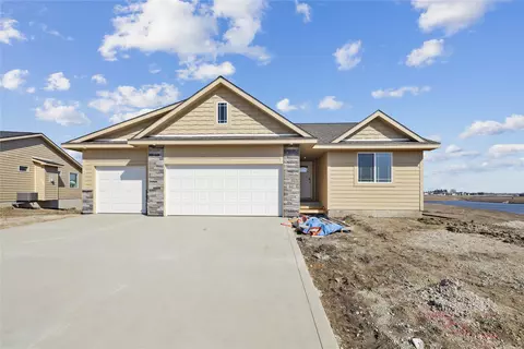 441 34th St SE, Altoona, IA 50009
