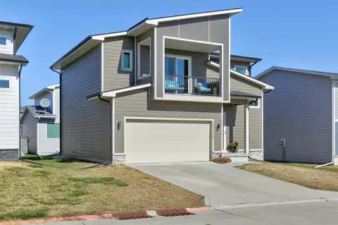17119 Blue Sage Ln, Urbandale, IA 50323