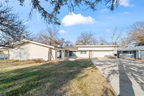 1407 Lewis Ave, Des Moines, IA 50315
