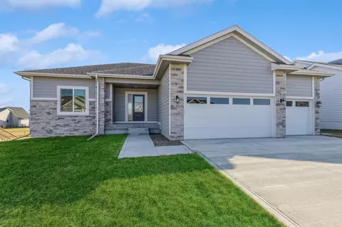 2394 SE 5th St, West Des Moines, IA 50265