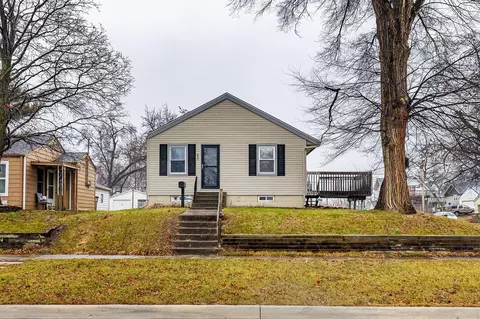 401 8th St, West Des Moines, IA 50265