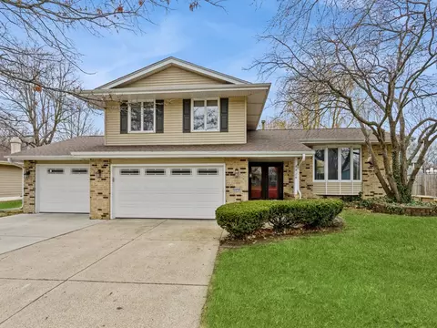4424 73rd Pl, Urbandale, IA 50322