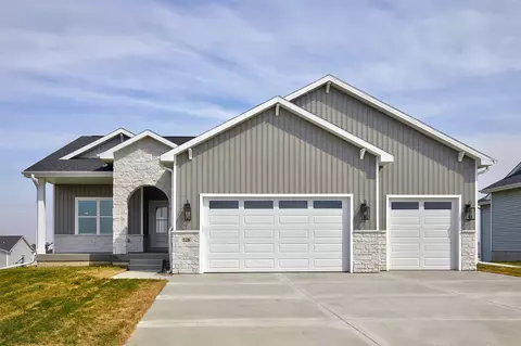 528 W Centennial Dr, Huxley, IA 50124