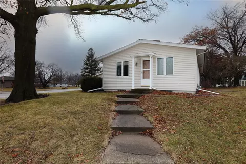1427 SE Linn St, Boone, IA 50036