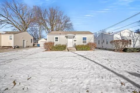 5705 Holcomb Ave, Des Moines, IA 50310