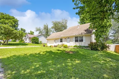 1342 Hunter Dr, Norwalk, IA 50211