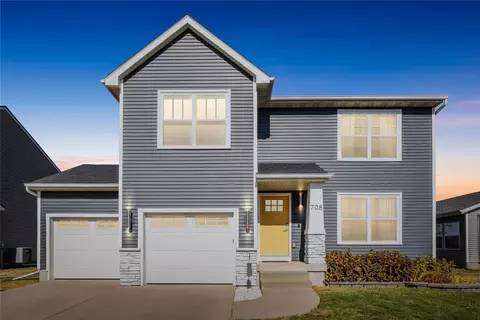 708 33rd St SW, Bondurant, IA 50035