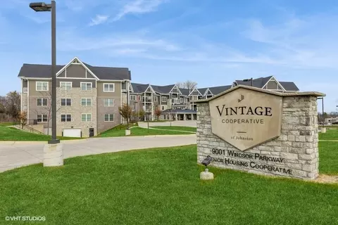 9001 Windsor Pkwy #102, Johnston, IA 50131