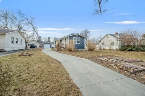 2406 36th St, Des Moines, IA 50310