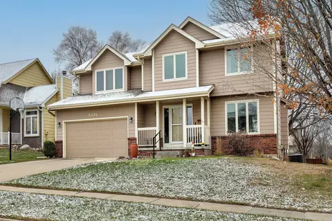 9326 Hickory Dr, Urbandale, IA 50322