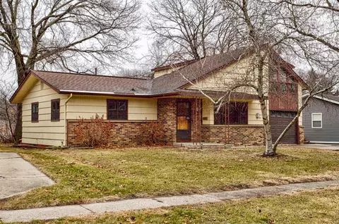 215 E O Neil Dr, Ames, IA 50010