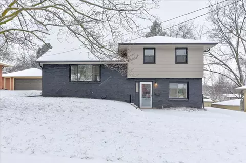 3910 75th St, Urbandale, IA 50322