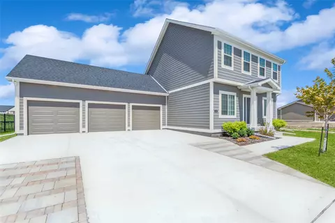 402 SW Prairie Trail Pkwy, Ankeny, IA 50023
