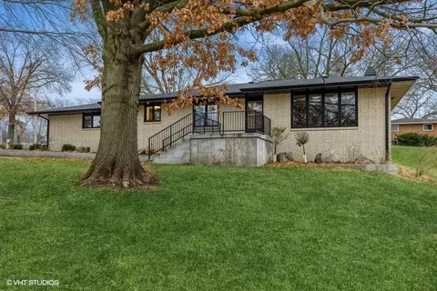 6755 NW Timberline Dr, Des Moines, IA 50313