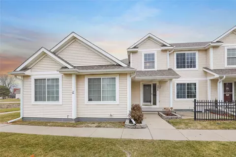 206 SE Cedarwood Ct, Grimes, IA 50111