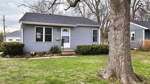 309 E 21st St S, Newton, IA 50208