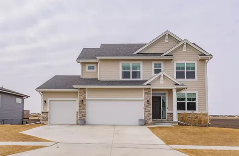 3144 Lakeview Dr SE, Altoona, IA 50009