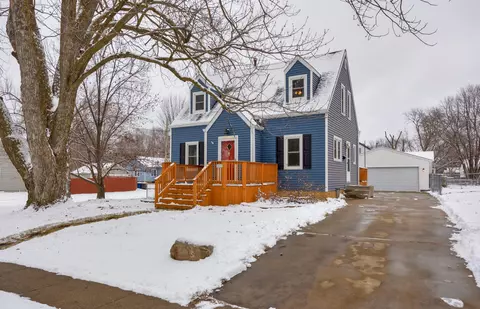 3313 52nd St, Des Moines, IA 50310