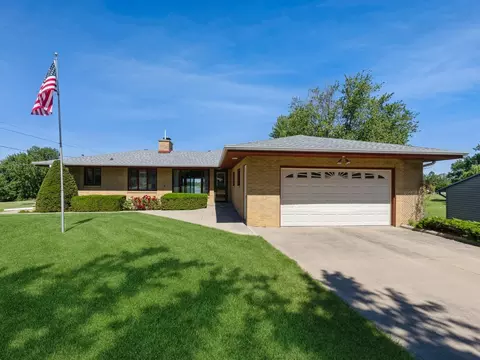 370 Juniper Ave, Kellogg, IA 50135