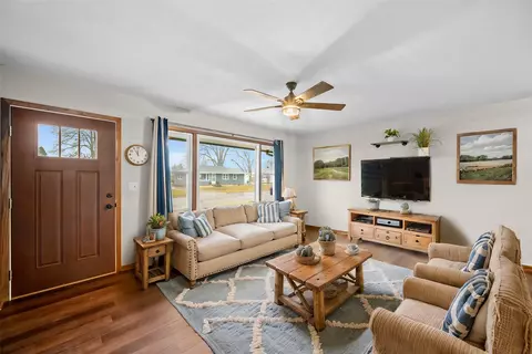105 W Pleasant St, Monroe, IA 50170