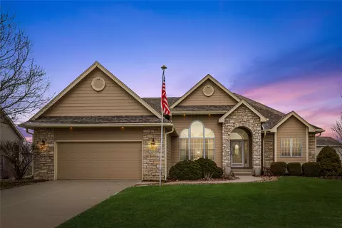 14509 Clearview Ln, Urbandale, IA 50323