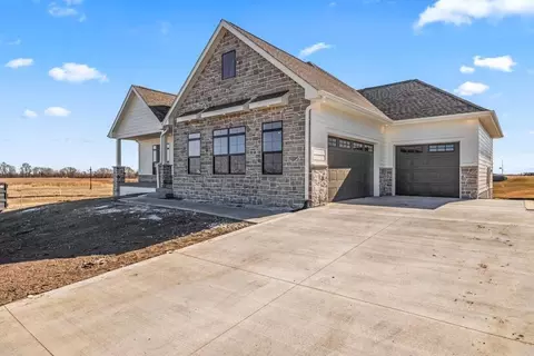 17964 Tanglewood Dr, Clive, IA 50325