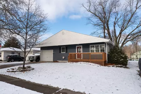 901 Jefferson St W, Winterset, IA 50273