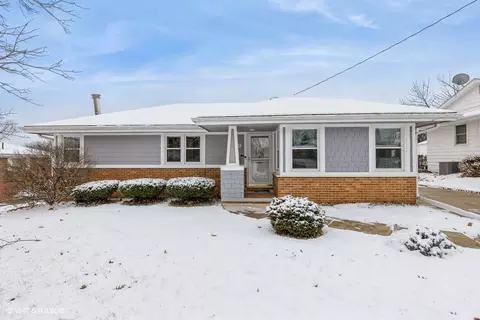 7206 Maple Dr, Urbandale, IA 50322