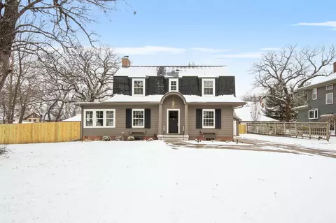 637 42nd St, Des Moines, IA 50312