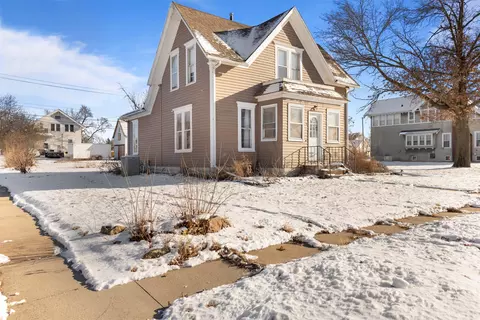 102 S Linn St, Roland, IA 50236