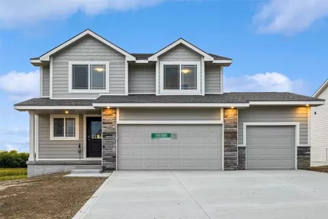 3251 NW Brookside Dr, Grimes, IA 50111