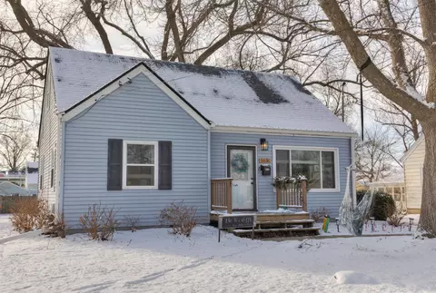 5036 Allison Ave, Des Moines, IA 50310