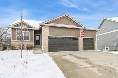 9189 Greenway Dr, West Des Moines, IA 50266