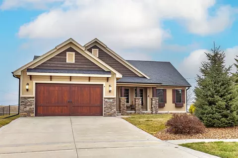 3513 Sunstone Ct SE, Altoona, IA 50009
