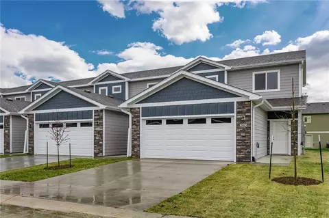 711 Greenwell Pl, Norwalk, IA 50211